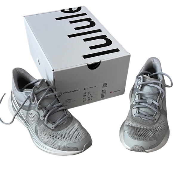 lululemon athletica Shoes - Lululemon Blissfeel Womens Running Shoe in Silver Drop /Alpine White Size 6
